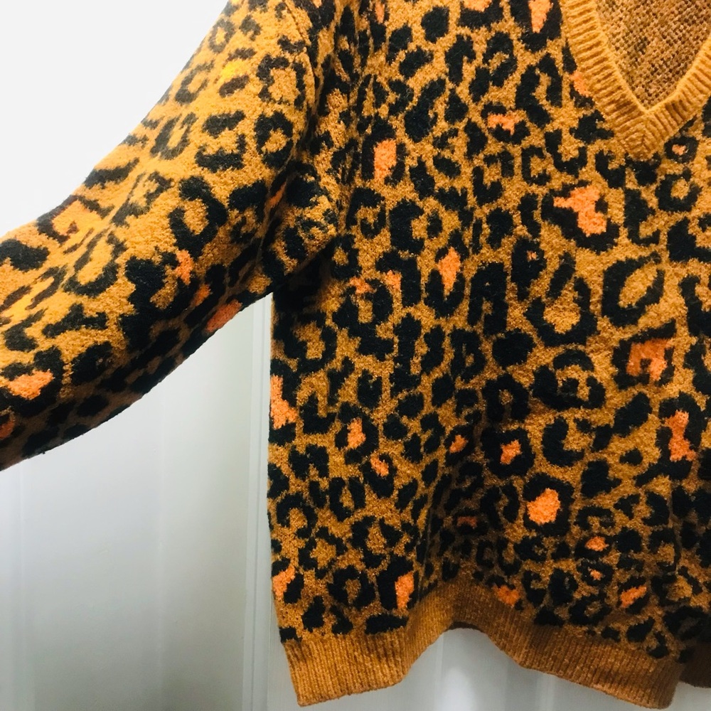 Deep v neck sweater - Picture 4 of 4